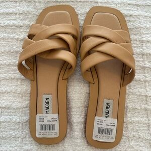 NWOT Steve Madden Women's SZ 6.5 Tan  flat slides
